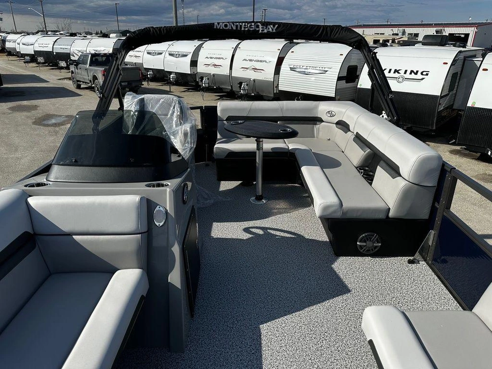 2025 Montego Bay 8518 Deluxe Cruising alt