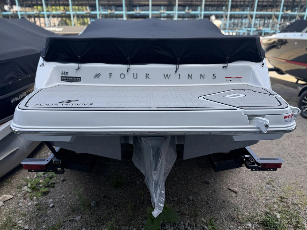 2026 Four Winns H2 Freedom Mercruiser 4.5l alt