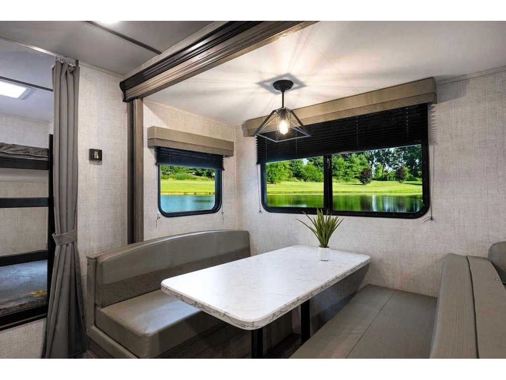 2025 Gulf Stream 28bbs alt