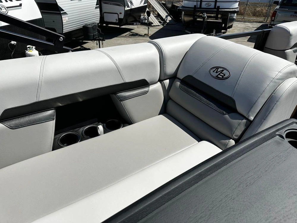 2025 Montego Bay 8520 Deluxe Cruising Pontoon alt