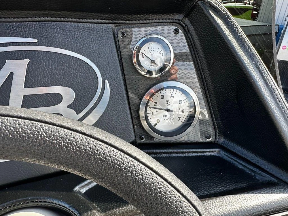 2025 Montego Bay 8518 Deluxe Cruising alt