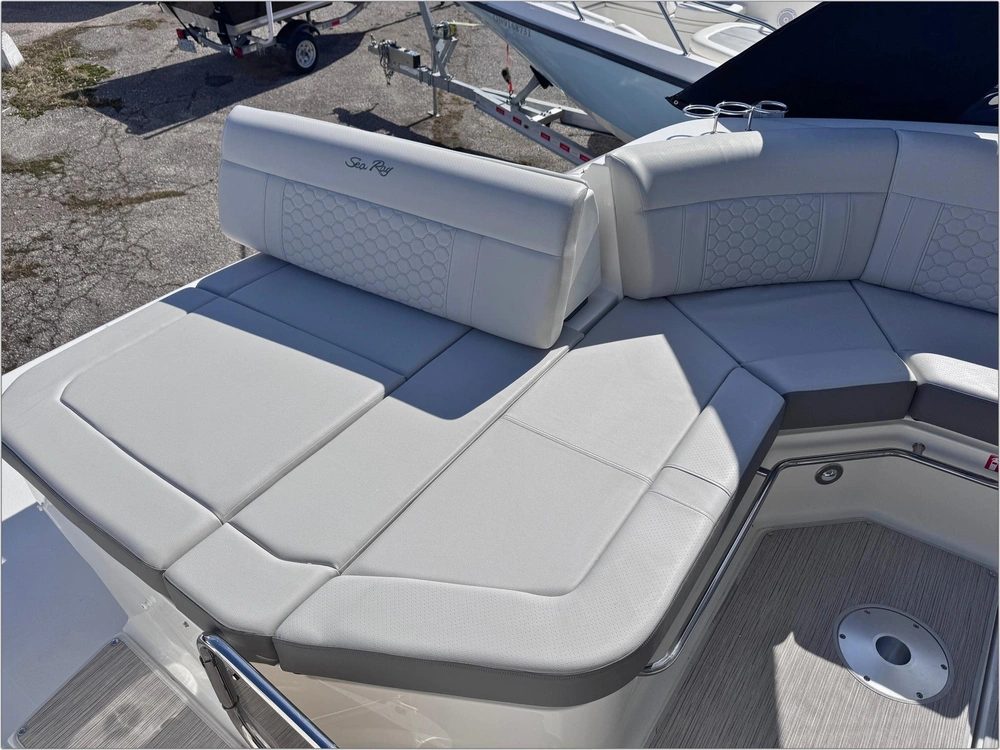 2025 Sea Ray Sundancer 320 alt