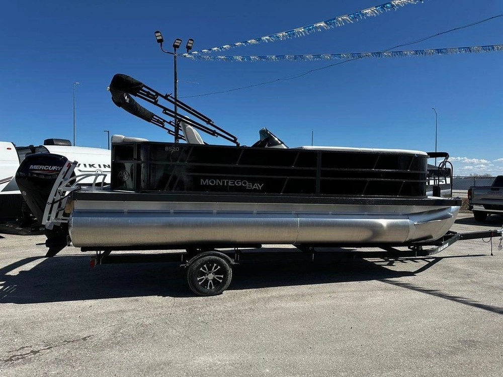 2025 Montego Bay 8520 Deluxe Cruising Pontoon alt