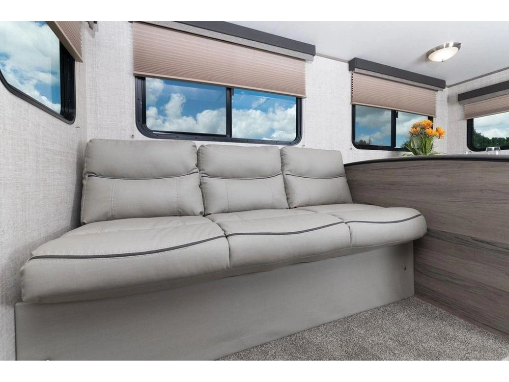 2025 Gulf Stream 28crb alt