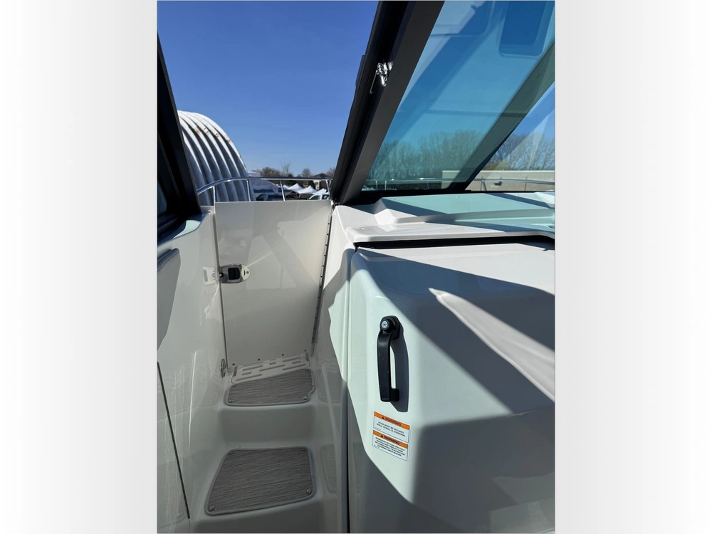 2025 Sea Ray Sundancer 320 alt