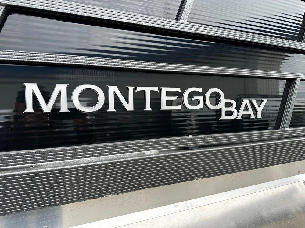 2025 Montego Bay 8518 Deluxe Cruising alt