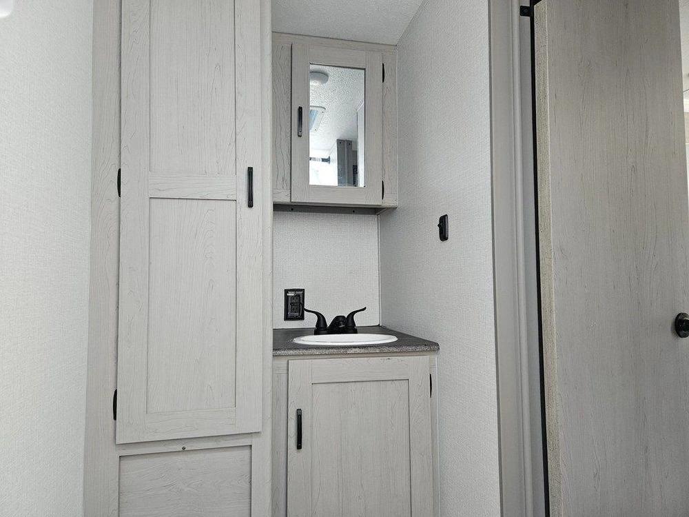 2023 Coachmen 17mbs alt