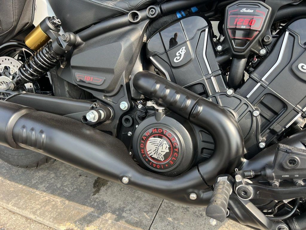 2025 Indian Motorcycle 101 Scout® Ghost White Metallic With Graphics alt