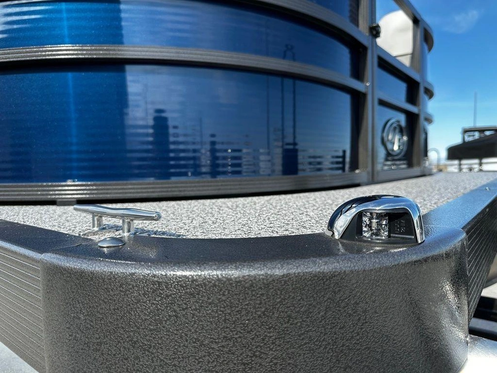 2025 Montego Bay 8518 Deluxe Cruising alt