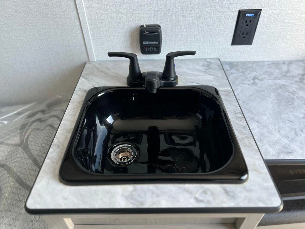 2023 Coachmen Express 9.0td alt