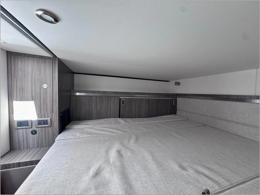 2025 Sea Ray Sundancer 320 alt