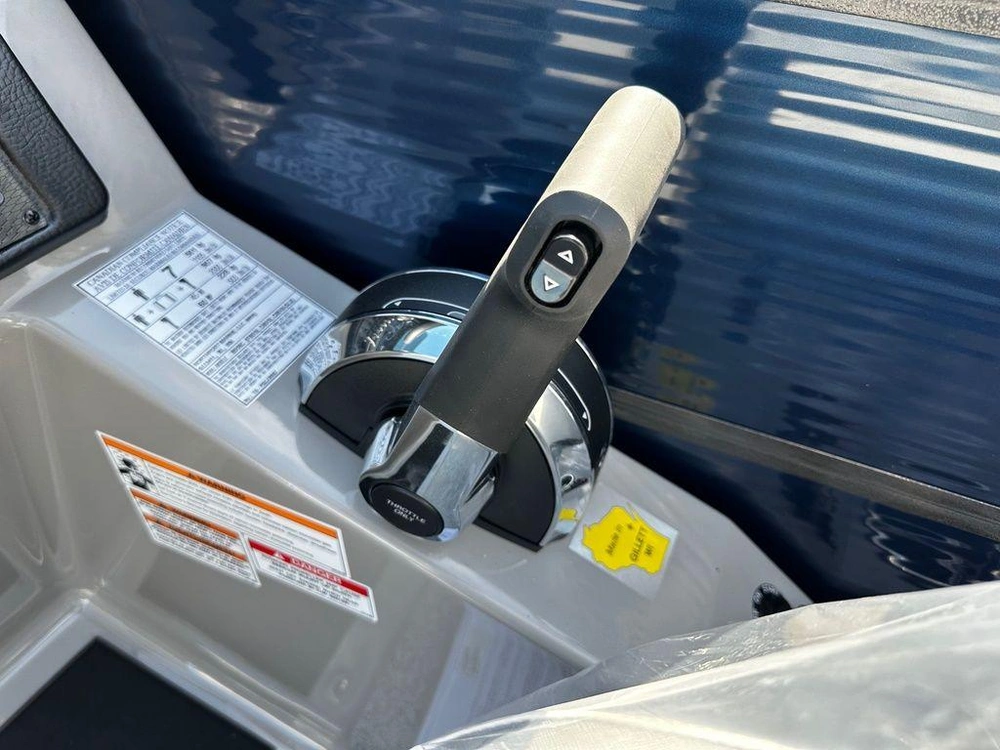 2025 Montego Bay 8518 Deluxe Cruising alt