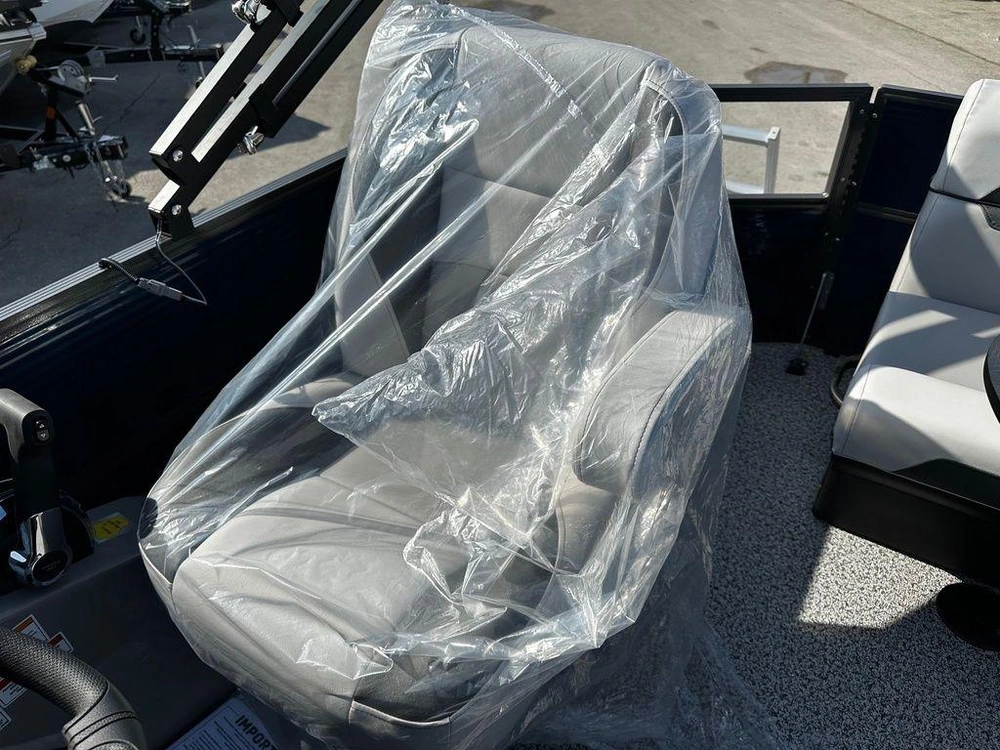 2025 Montego Bay 8518 Deluxe Cruising alt