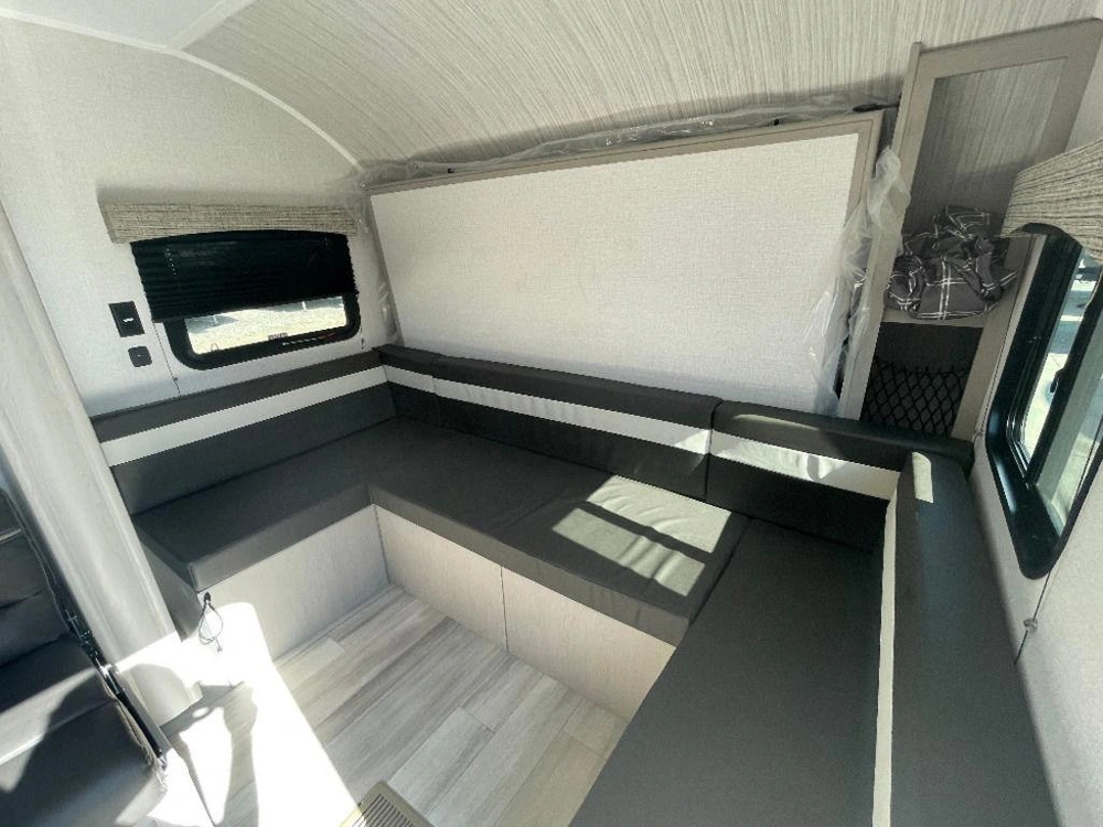 2023 Coachmen 252dbus alt