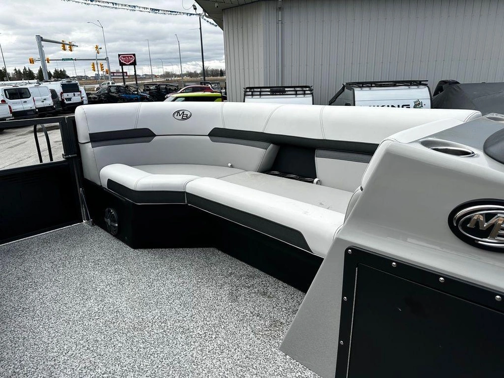 2025 Montego Bay 8518 Deluxe Cruising alt