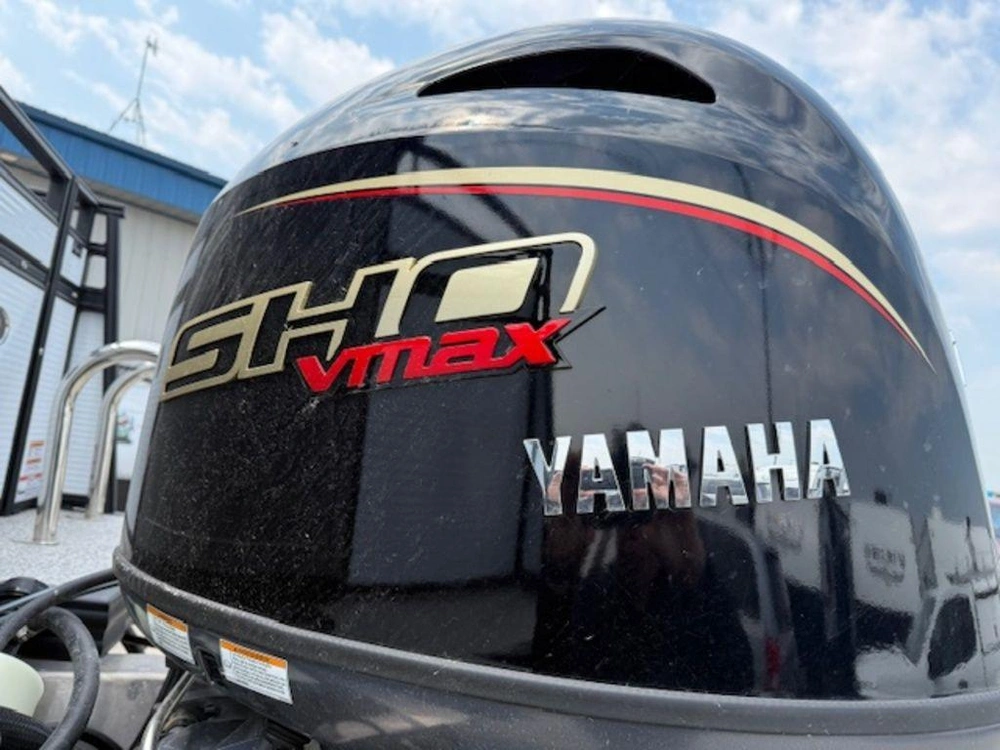 2023 Angler Qwest 8522 All Sport 2-tube alt