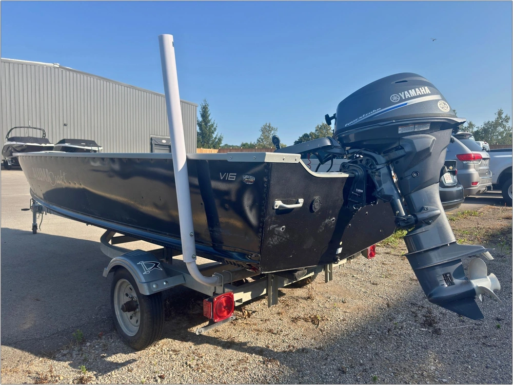 2021 Alumacraft V-16 alt