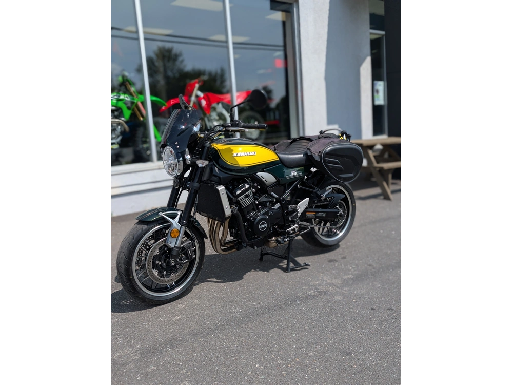 Kawasaki Zr 900 Rs Comparable: Yamaha Xsr900 -ducati Scrambler 1100 - Guzzi V7 Stone 2024 alt