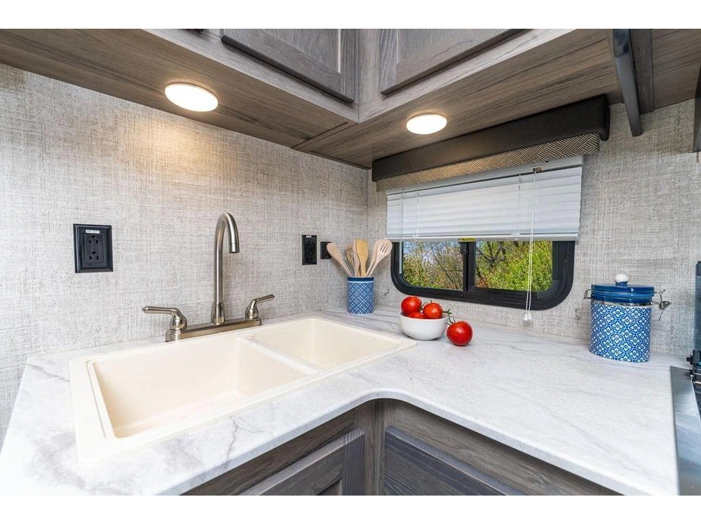 2025 Gulf Stream 28crb alt