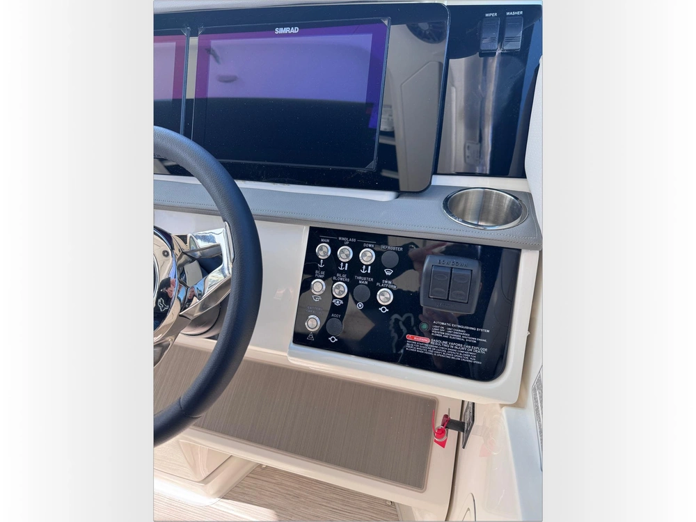 2025 Sea Ray Sundancer 320 alt