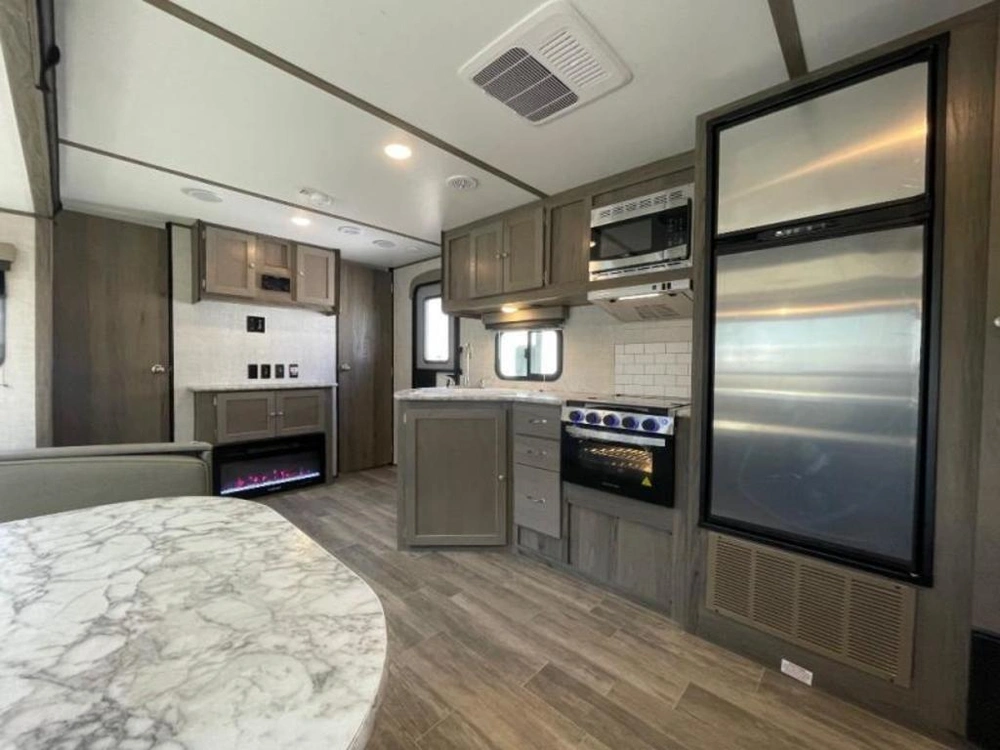 2025 Gulf Stream 28bbs alt