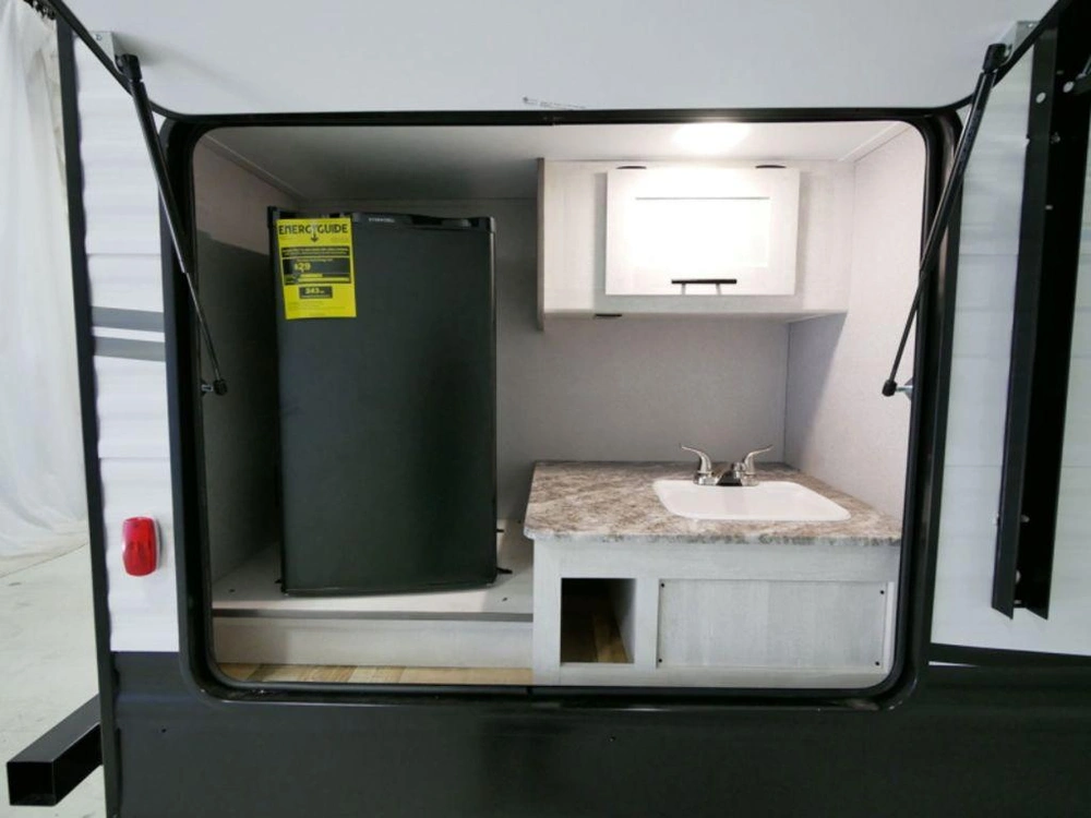 2022 Shasta 25rb alt