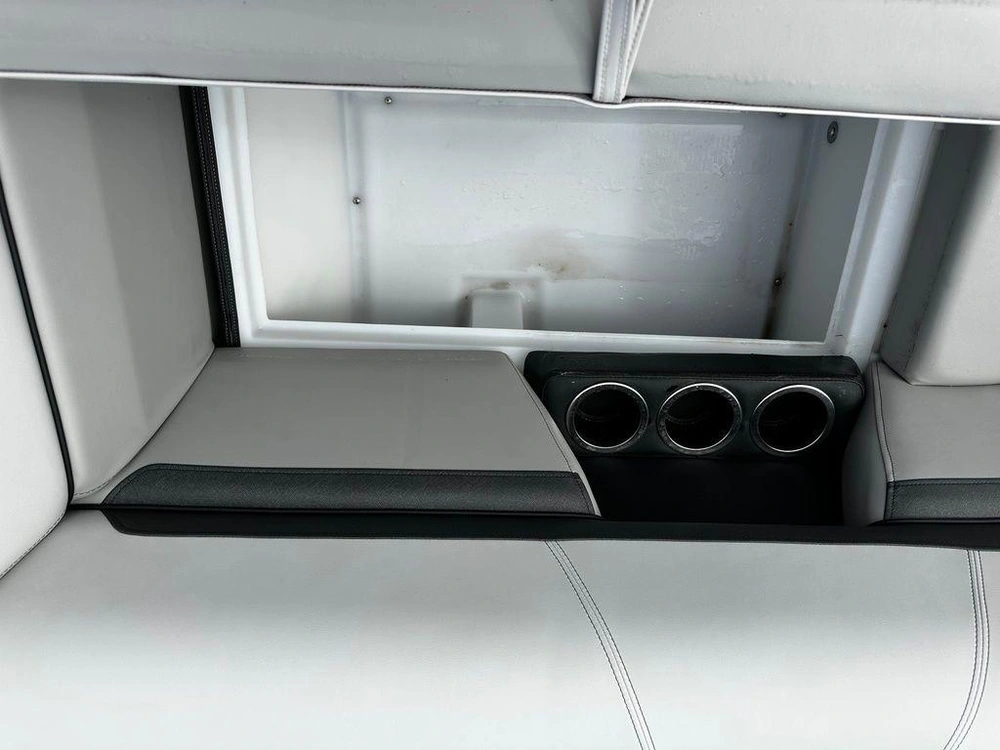 2025 Montego Bay 8518 Deluxe Cruising alt