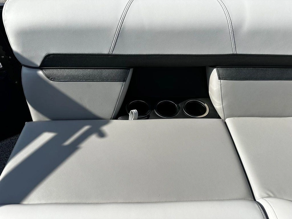 2025 Montego Bay 8518 Deluxe Cruising alt