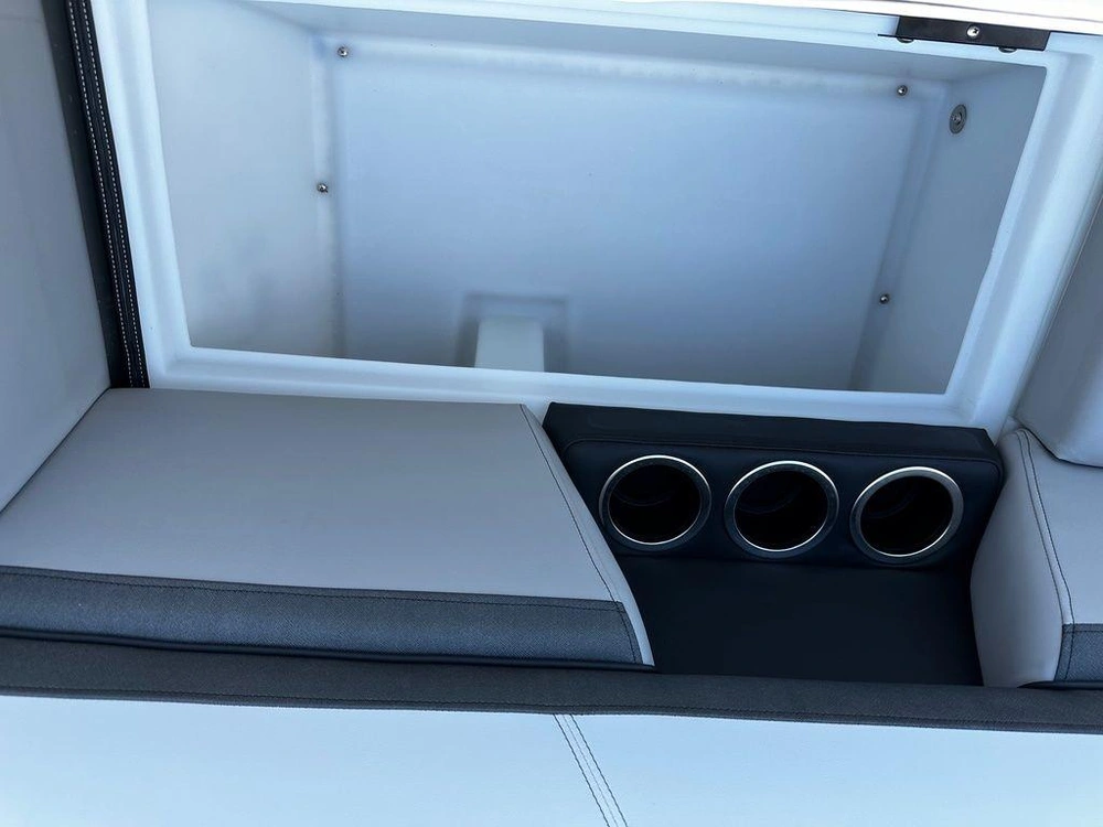 2025 Montego Bay 8518 Deluxe Cruising alt