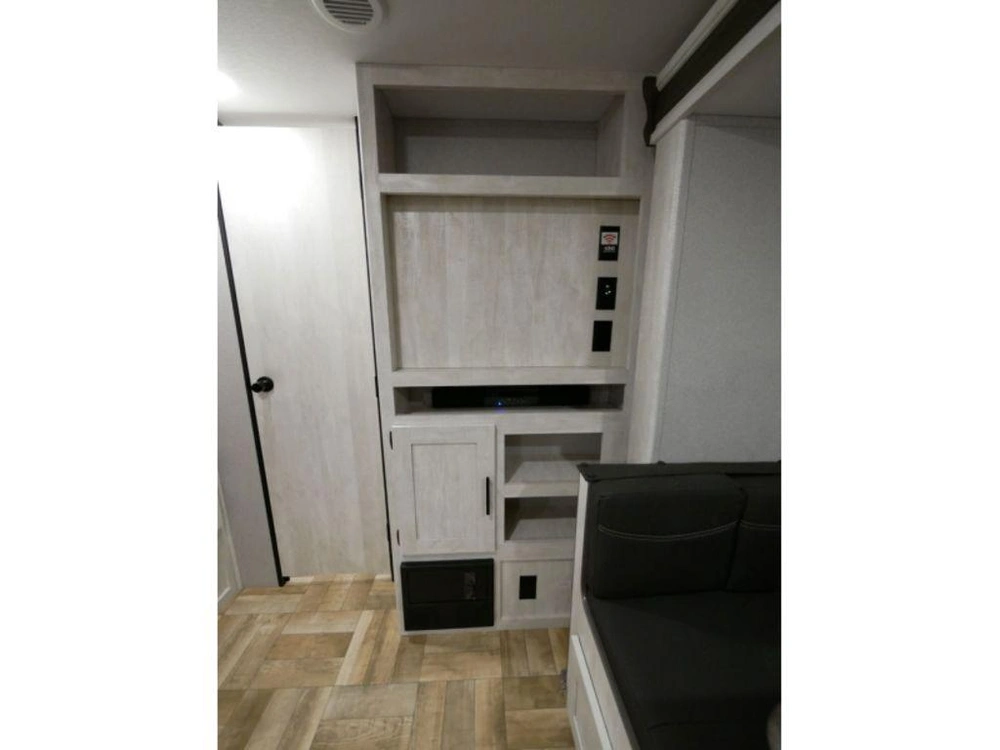 2022 Shasta 25rb alt