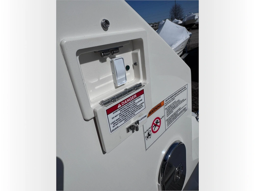 2025 Sea Ray Sundancer 320 alt