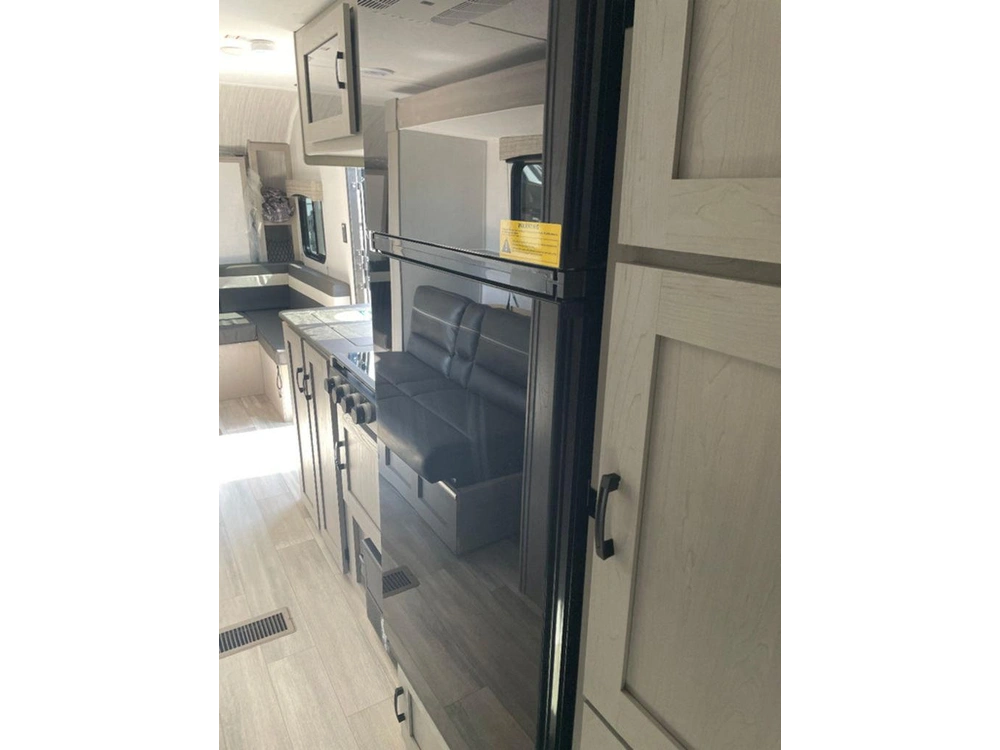 2023 Coachmen 252dbus alt