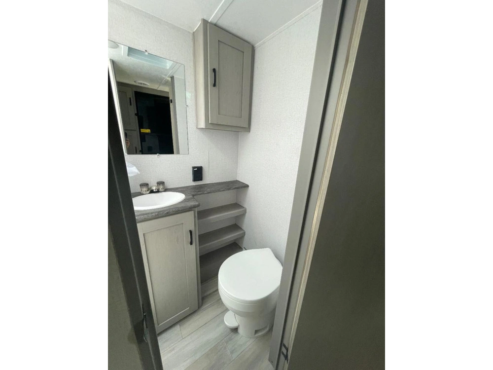 2023 Coachmen 252dbus alt