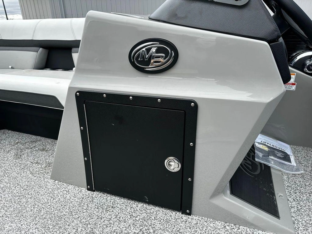 2025 Montego Bay 8518 Deluxe Cruising alt