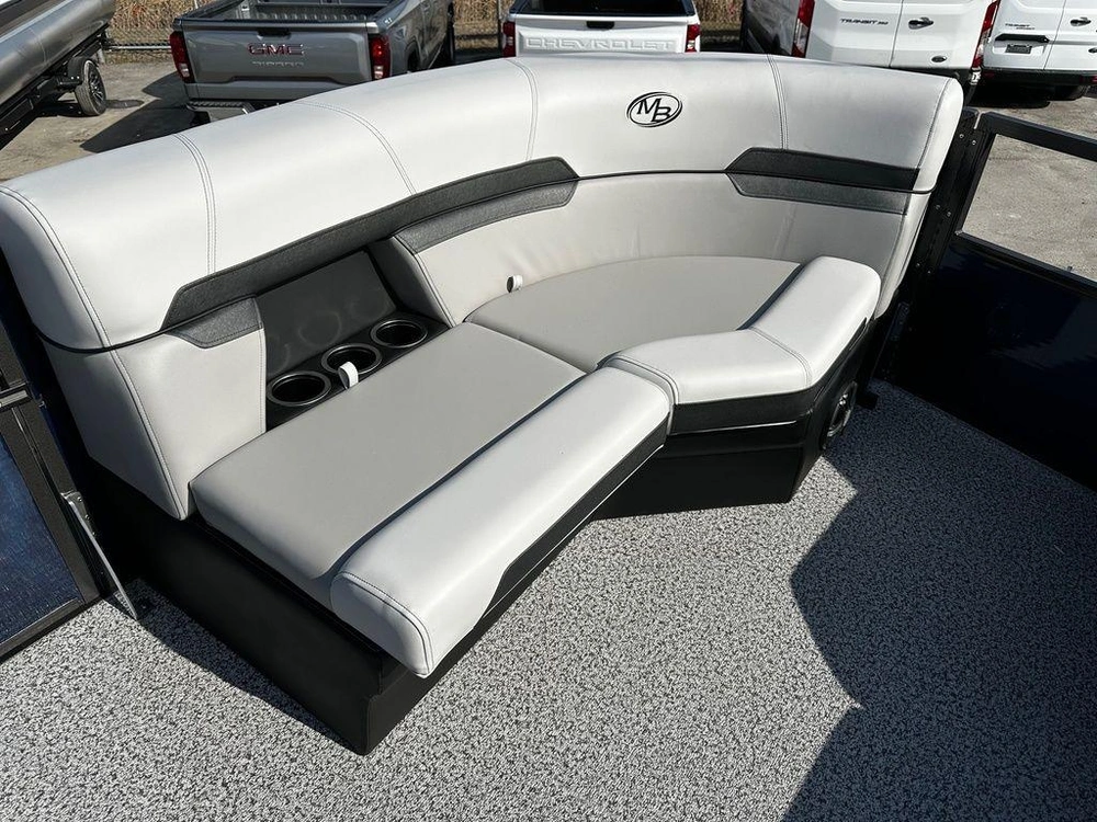 2025 Montego Bay 8518 Deluxe Cruising alt