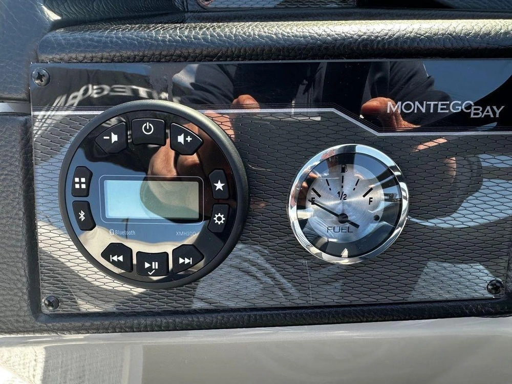 2025 Montego Bay 8520 Deluxe Cruising Pontoon alt