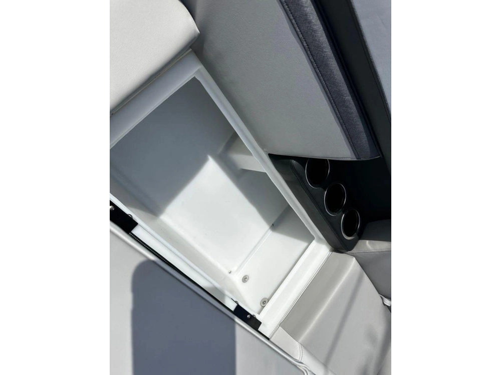 2025 Montego Bay 8520 Deluxe Cruising Pontoon alt