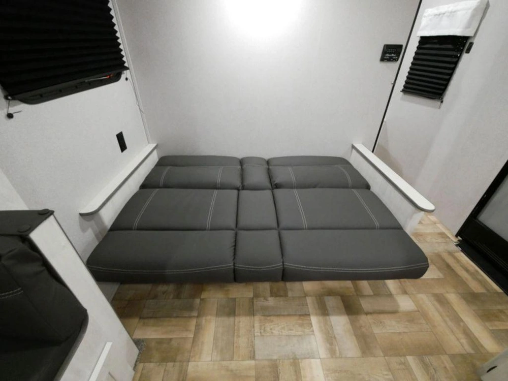 2022 Shasta 25rb alt