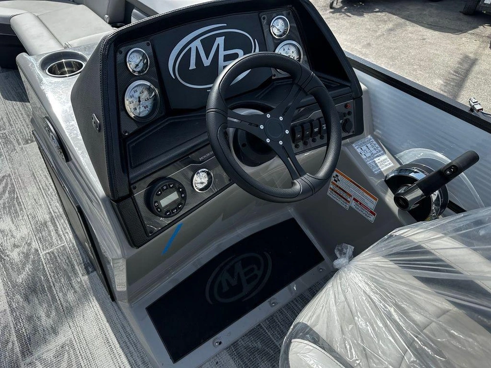 2025 Montego Bay 8520 Deluxe Cruising Pontoon alt
