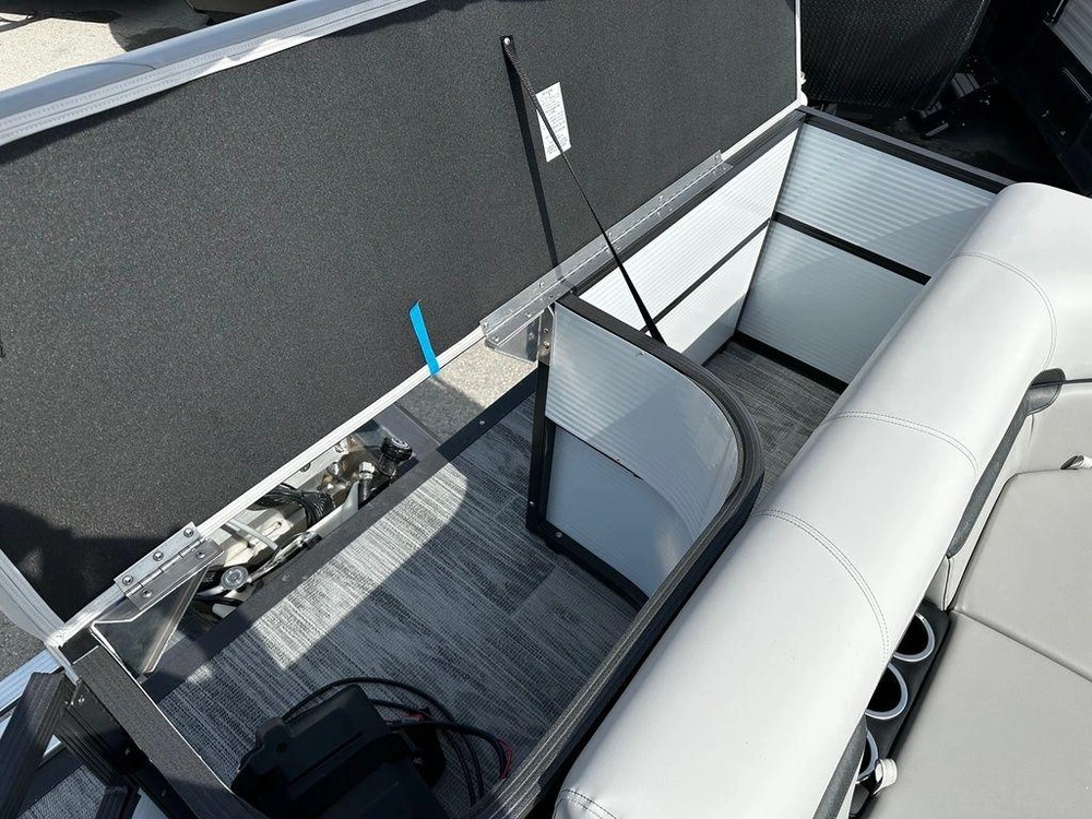 2025 Montego Bay 8520 Deluxe Cruising Pontoon alt