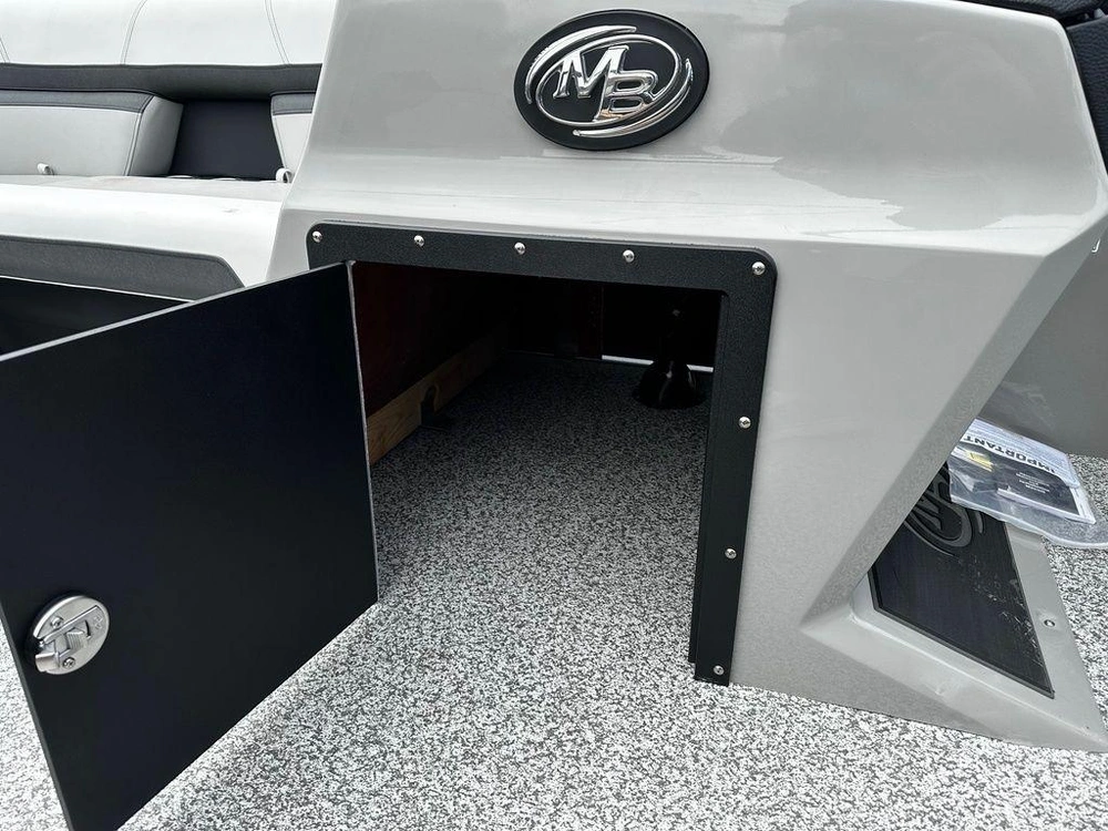 2025 Montego Bay 8518 Deluxe Cruising alt