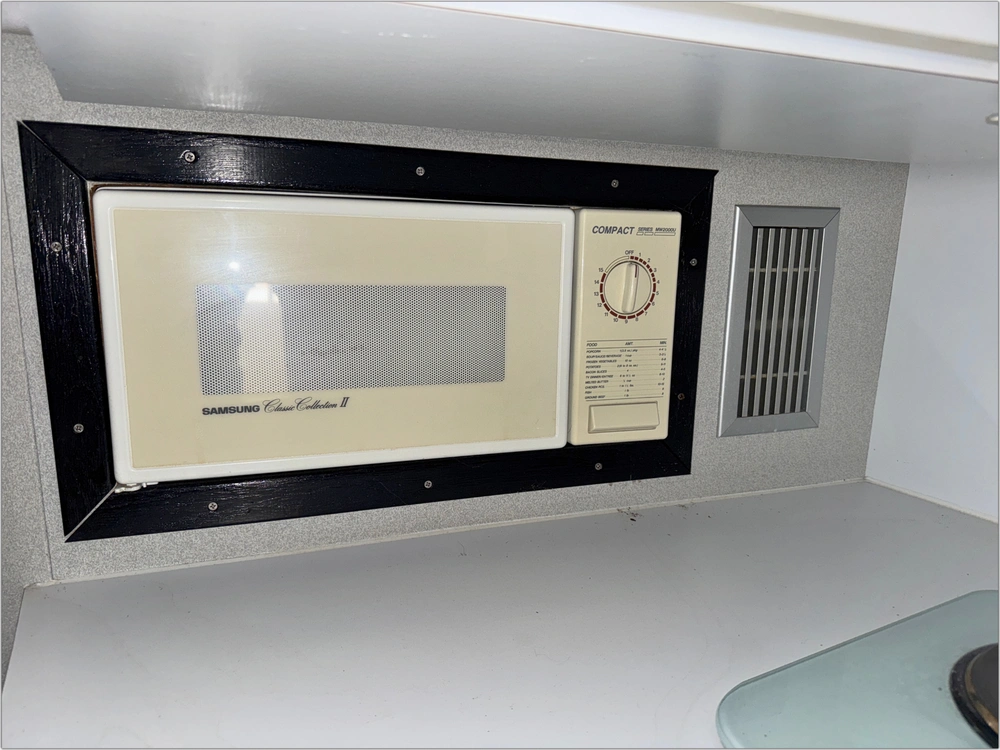 1989 Mainship Motor Yachts Mediterranean 35 No Luxury Tax* alt