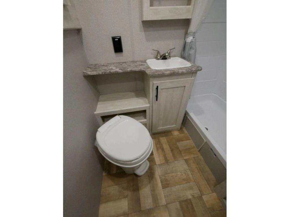 2022 Shasta 25rb alt