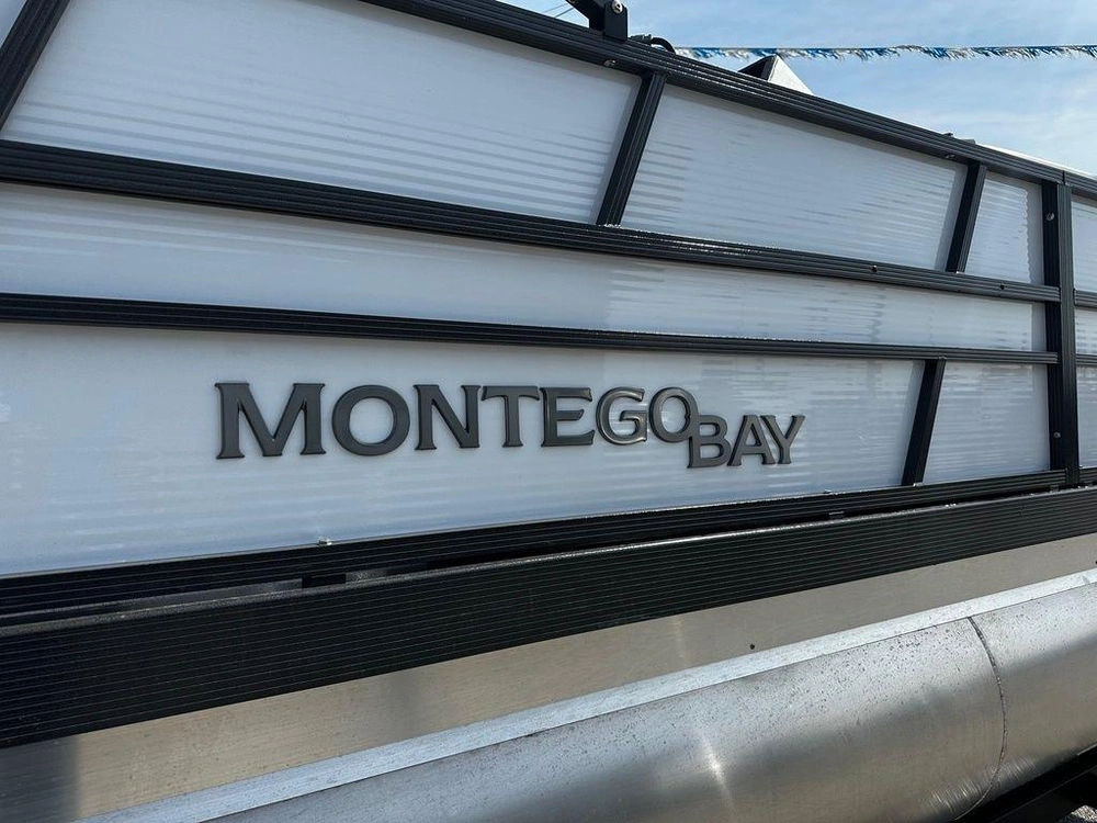 2025 Montego Bay 8520 Deluxe Cruising Pontoon alt