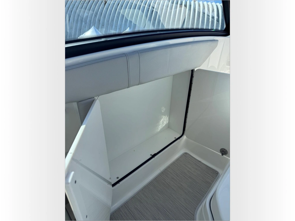 2025 Sea Ray Sundancer 320 alt