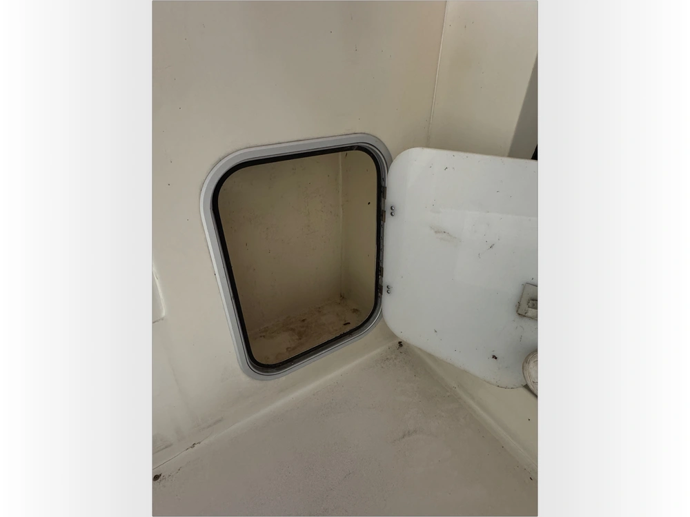 1989 Mainship Motor Yachts Mediterranean 35 No Luxury Tax* alt