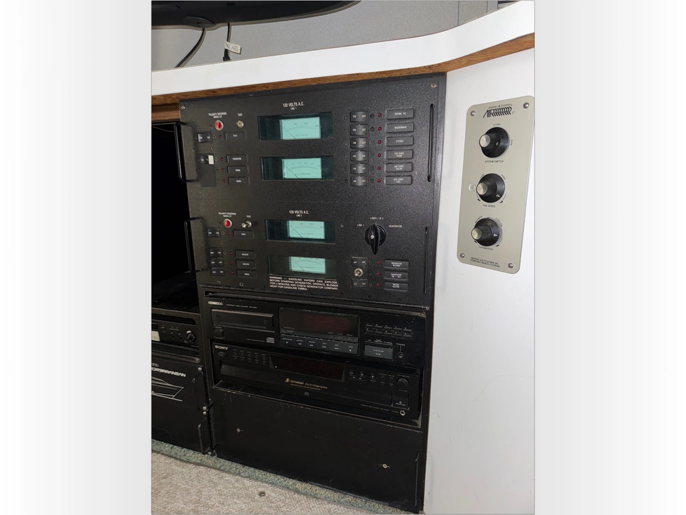 1989 Mainship Motor Yachts Mediterranean 35 No Luxury Tax* alt