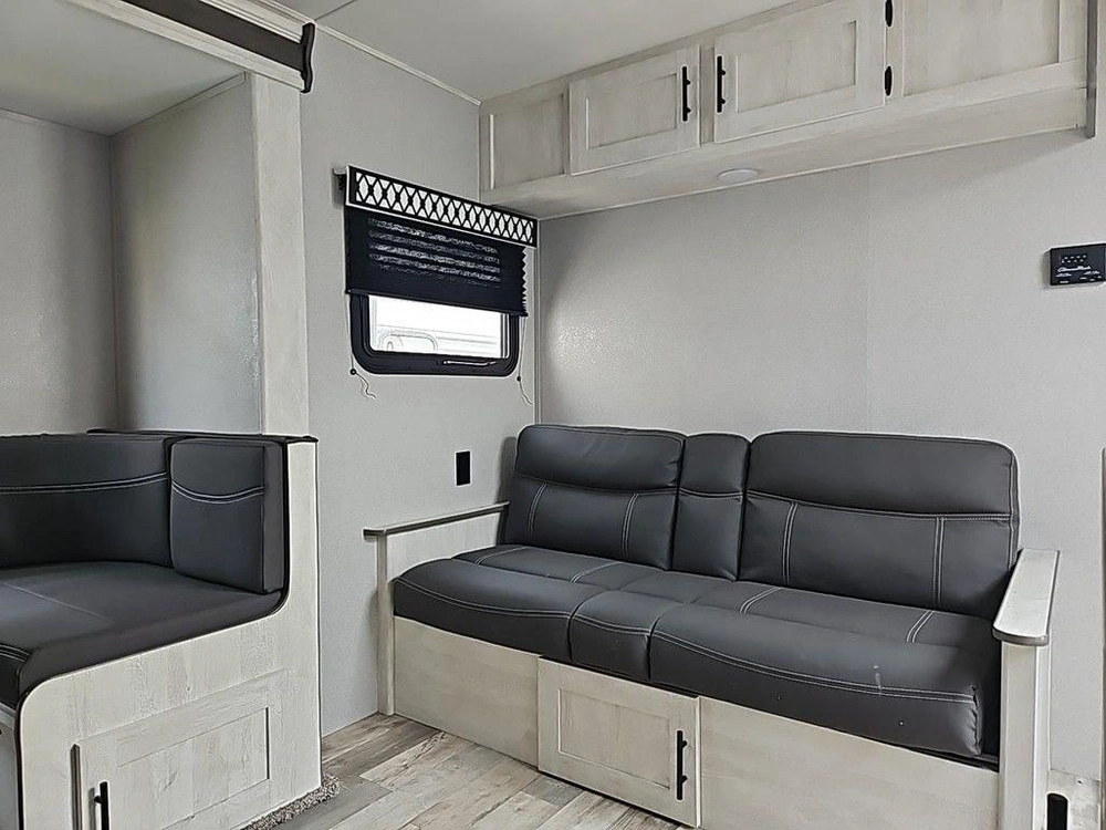 2022 Shasta 25rb alt