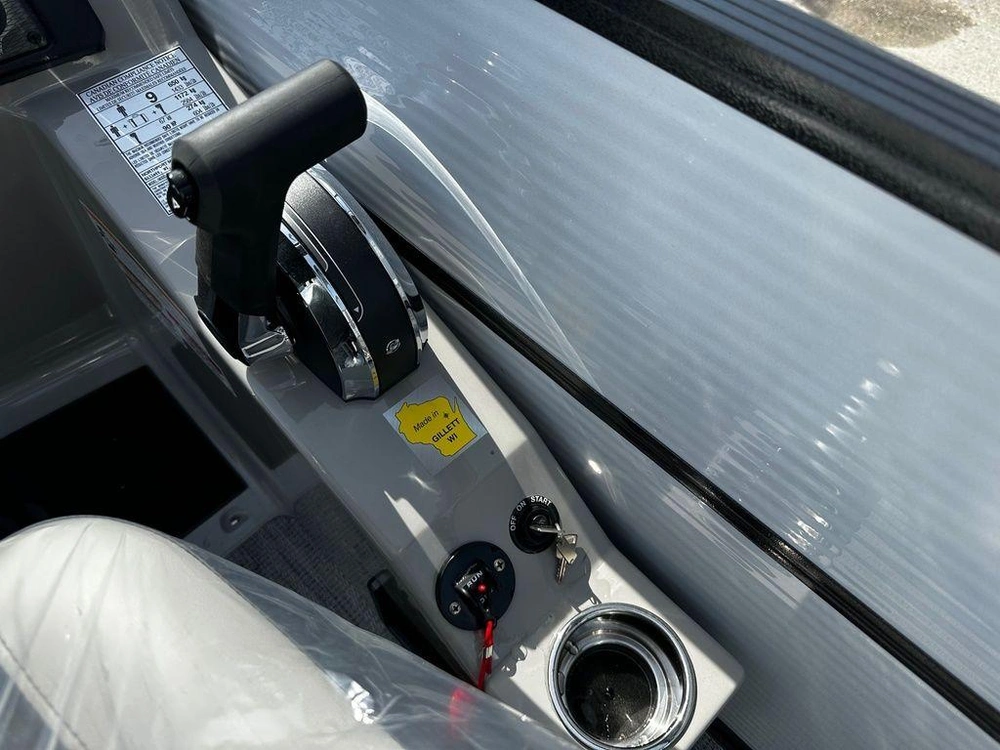 2025 Montego Bay 8520 Deluxe Cruising Pontoon alt