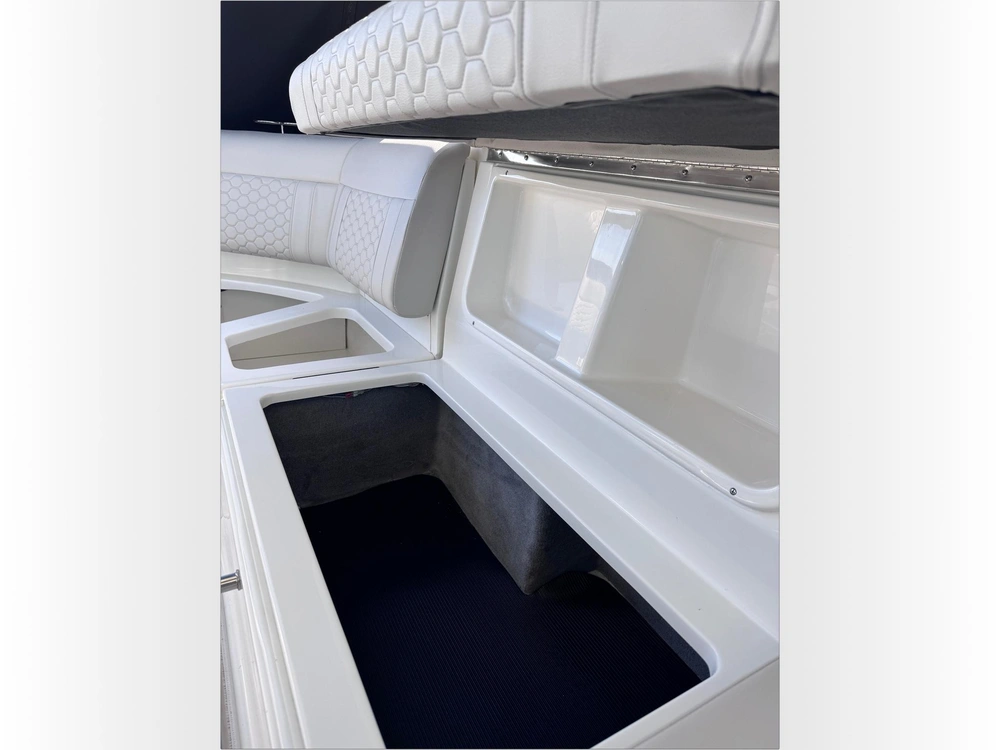 2025 Sea Ray Sundancer 320 alt